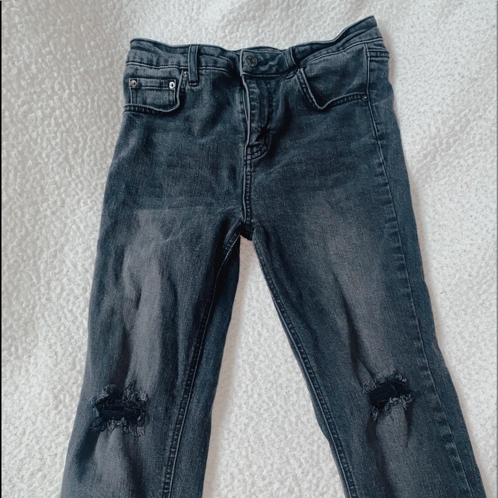 super cute basic black jeans!
